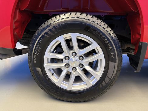 Used 2022 Chevrolet Silverado 1500 LT AWD/4WD image 9