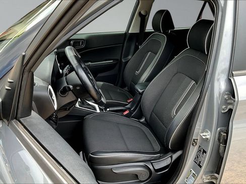 Used 2022 Hyundai Venue Limited FWD image 20