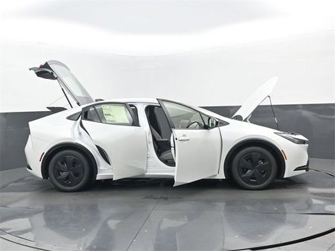 New 2026 Toyota Prius LE image 30