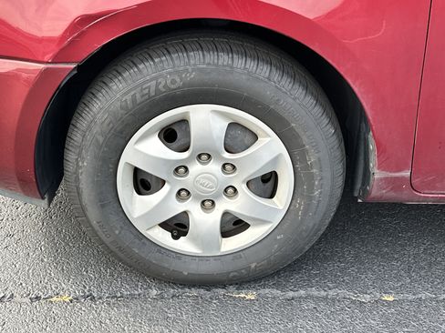 Used 2008 Kia Sedona LX FWD image 11
