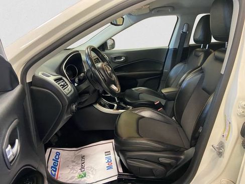 Used 2018 Jeep Compass Latitude image 9