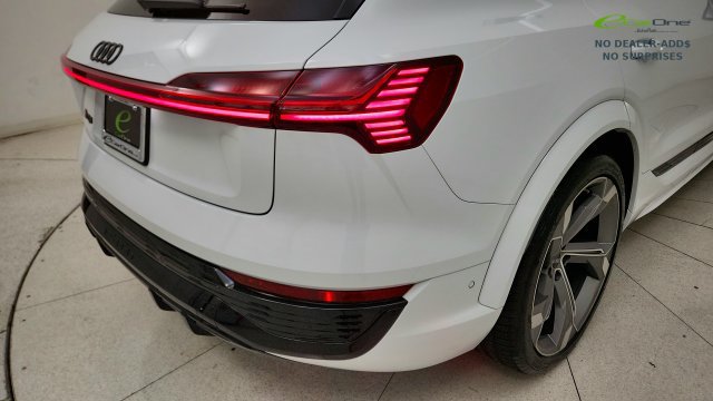 Used 2024 Audi Q8 e-tron Premium AWD/4WD image 26