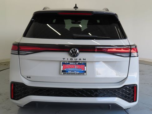 New 2026 Volkswagen Tiguan SE R-Line FWD image 4