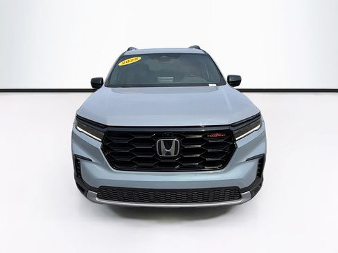 Used 2025 Honda Pilot TrailSport image 3