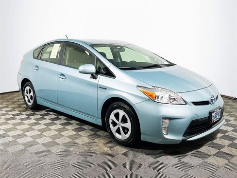 Used 2012 Toyota Prius Two image 1