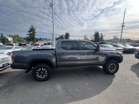 Used 2020 Toyota Tacoma TRD Off-Road w/ Technology Package image 4