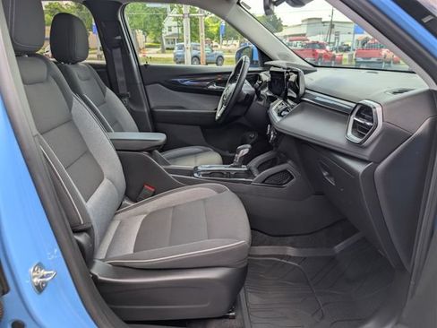 Used 2024 Chevrolet TrailBlazer LT w/ Convenience Package FWD image 12