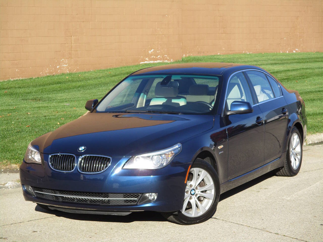 Used 2010 BMW 535i xDrive Sedan AWD/4WD image 3