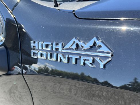 Used 2024 Chevrolet Silverado 1500 High Country w/ High Country Premium Package AWD/4WD image 9