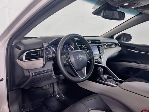 Used 2018 Toyota Camry XLE FWD image 11