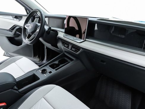 New 2026 Volkswagen Tiguan SE image 72