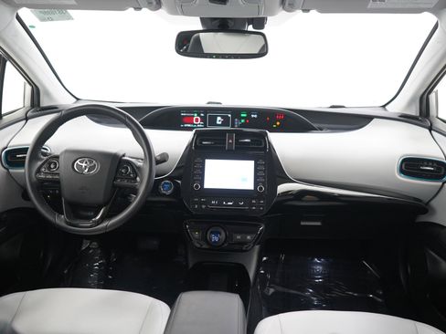 Used 2020 Toyota Prius XLE w/ Advanced Technology Package image 12