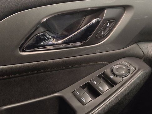 Used 2020 Chevrolet Traverse LT image 27