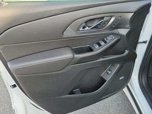 Used 2023 Chevrolet Traverse Premier FWD image 36