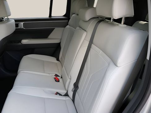 Used 2026 Hyundai Santa Fe SEL FWD image 16