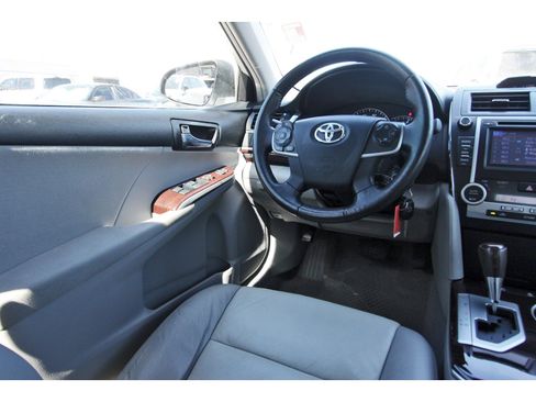 Used 2012 Toyota Camry XLE image 10