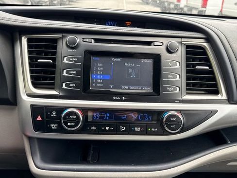 Used 2015 Toyota Highlander Plus AWD/4WD image 27