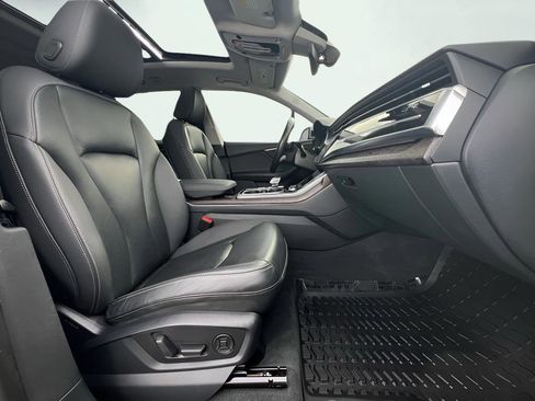 Used 2020 Audi Q8 Premium Plus w/ Premium Plus Package image 28