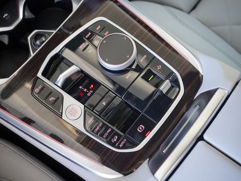 New 2026 BMW X7 xDrive40i w/ Premium Package image 18