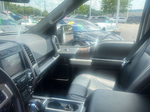 Used 2019 Ford F150 Lariat w/ Equipment Group 502A Luxury AWD/4WD image 20