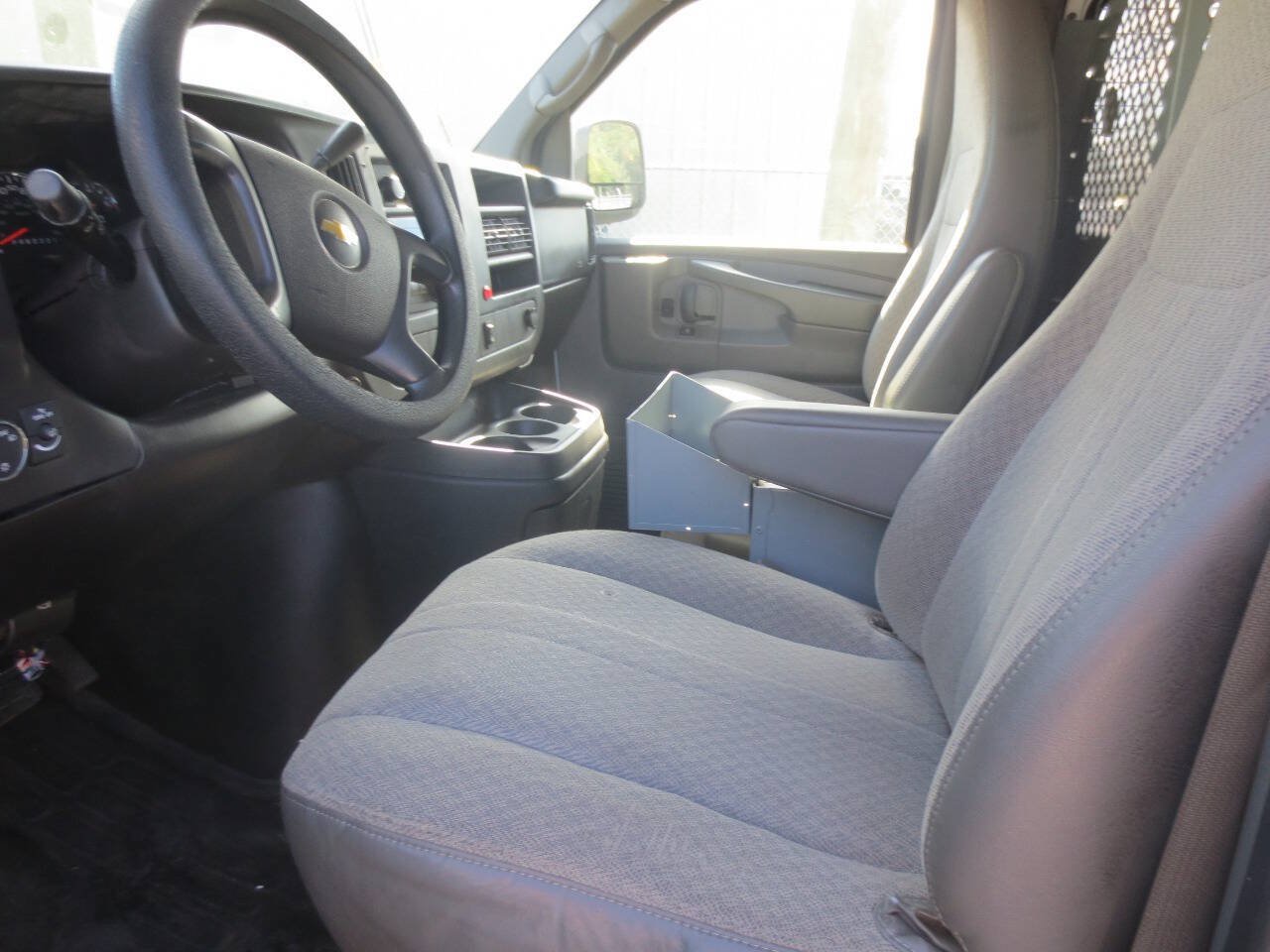 Used 2013 Chevrolet Express 1500 RWD image 9