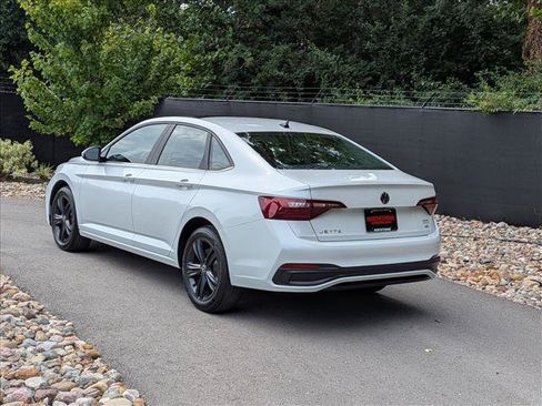 Certified 2023 Volkswagen Jetta SE w/ Panoramic Sunroof Package FWD image 3