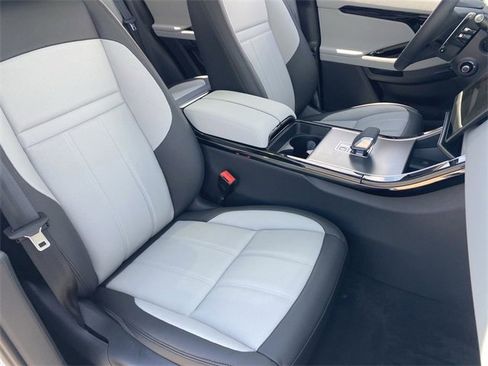 Used 2025 Land Rover Range Rover Evoque Dynamic SE image 10