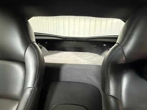 Used 2006 Chevrolet Corvette Coupe w/ Preferred Equipment Group RWD image 17