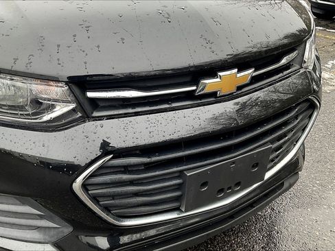 Used 2022 Chevrolet Trax LS w/ Tint and Cruise Package image 24