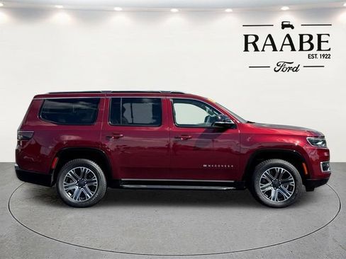 Used 2023 Jeep Wagoneer 4WD w/ Premium Group I image 8