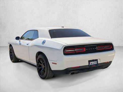 Used 2015 Dodge Challenger SXT image 7