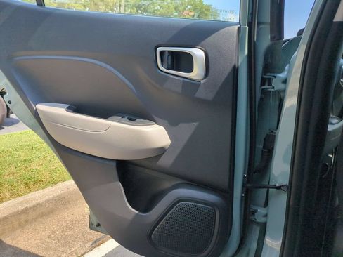 Used 2025 Hyundai Venue SEL FWD image 26