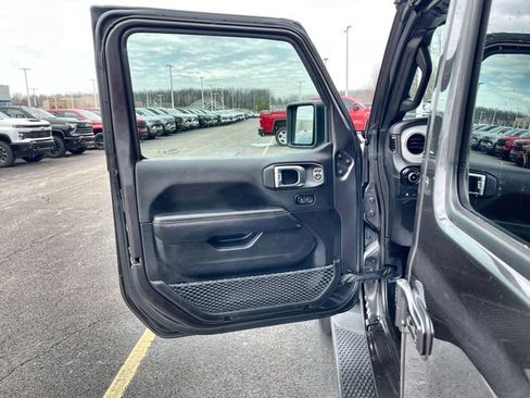 Used 2025 Jeep Wrangler Unlimited Sahara AWD/4WD image 23