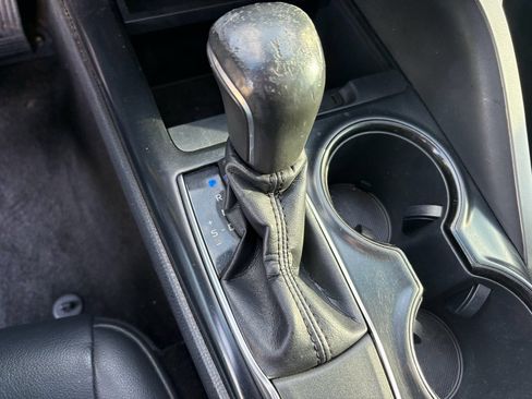 Used 2018 Toyota Camry SE image 19