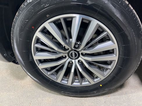 Used 2023 Nissan Armada SL w/ Captain's Chairs Package image 40