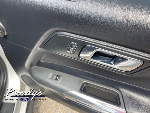 Used 2016 Ford Mustang Convertible RWD image 20