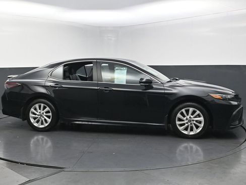 Used 2024 Toyota Camry SE image 6