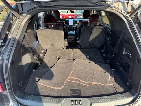 Used 2020 Ford Explorer Platinum w/ Premium Technology Package image 25