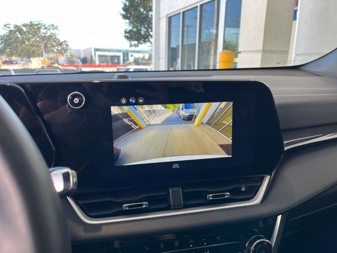 Used 2025 Chevrolet Equinox LT image 17