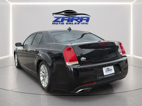 Used 2016 Chrysler 300 Limited image 5