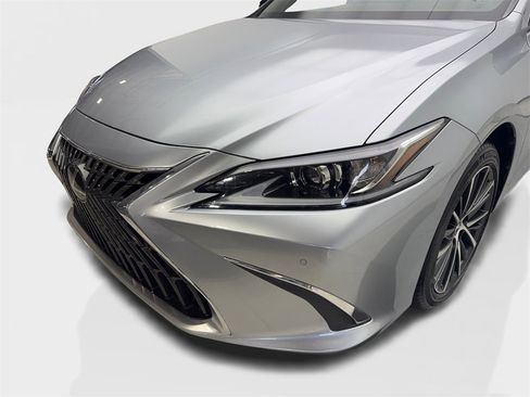 Used 2023 Lexus ES 300h w/ Premium Package image 16