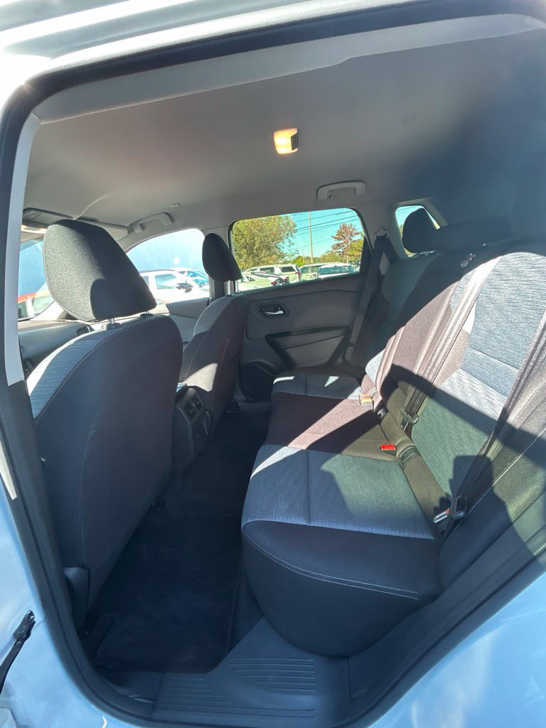 Used 2023 Nissan Rogue SV FWD image 17
