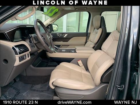 Certified 2022 Lincoln Navigator Reserve image 11