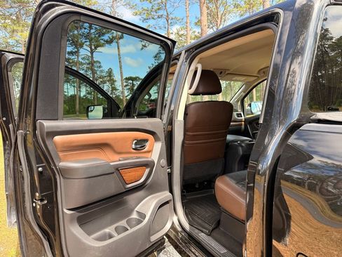 Used 2018 Nissan Titan PRO-4X AWD/4WD image 23