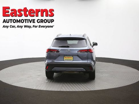 Used 2022 Toyota Corolla Cross XLE w/ Convenience Package AWD/4WD image 38