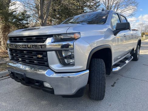 Used 2020 Chevrolet Silverado 2500 LT w/ Convenience Package image 3