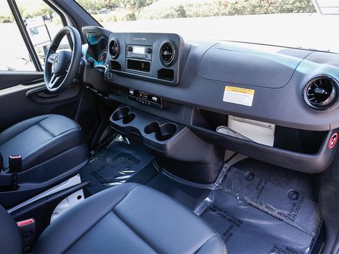 Used 2024 Mercedes-Benz Sprinter 4500 image 11