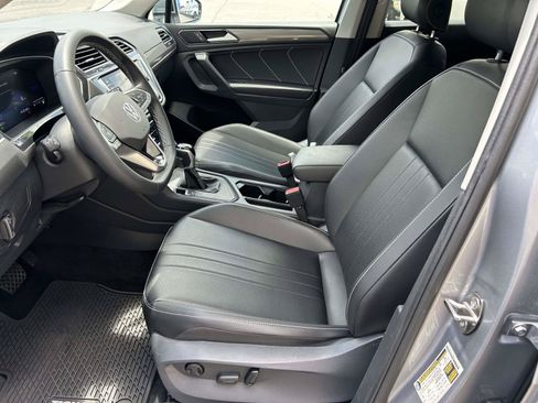 Used 2024 Volkswagen Tiguan SE FWD image 11