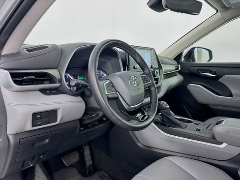 Used 2020 Toyota Highlander XLE image 12