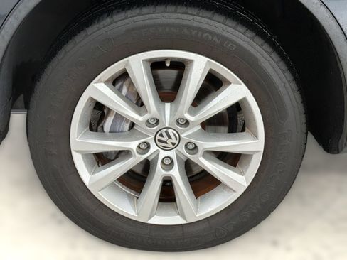 Used 2014 Volkswagen Touareg Sport AWD/4WD image 11